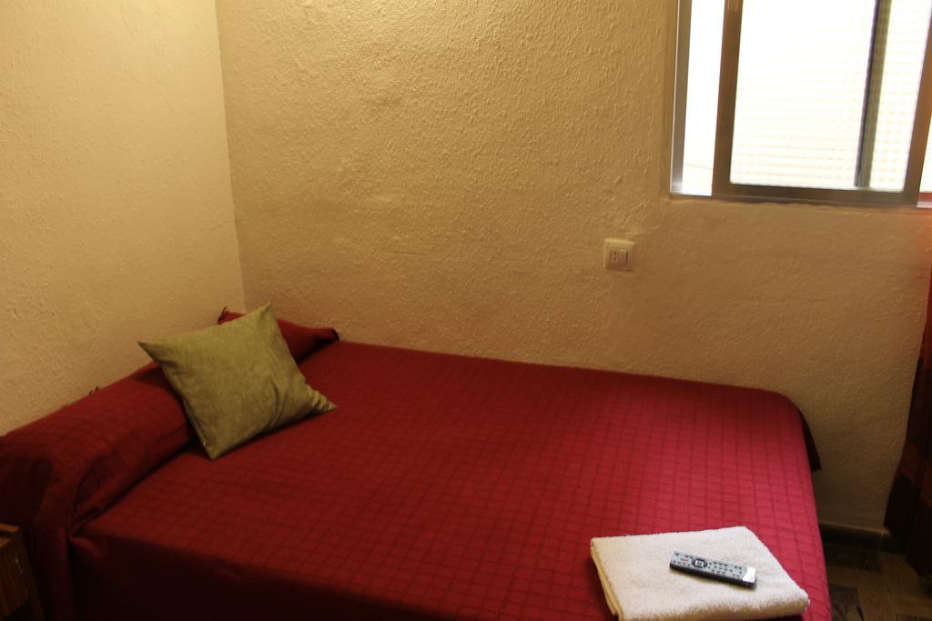 Single Room with Shared Bathroom,249746621:JPEG